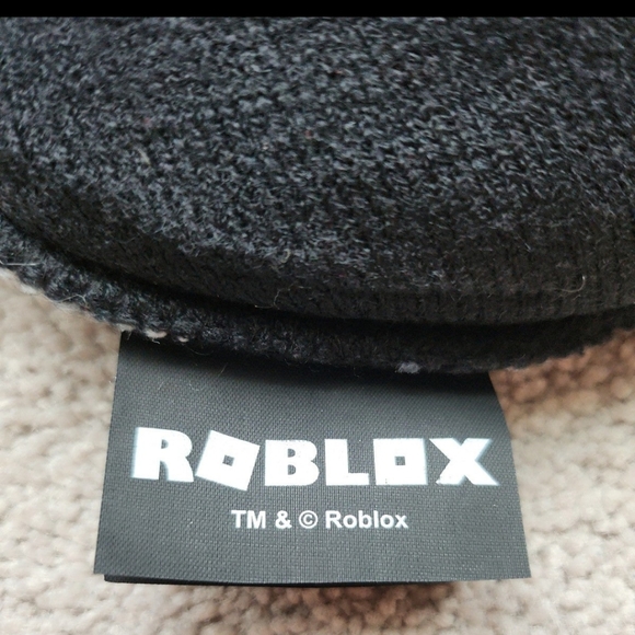Roblox Winter Hat - Picture 3 of 3